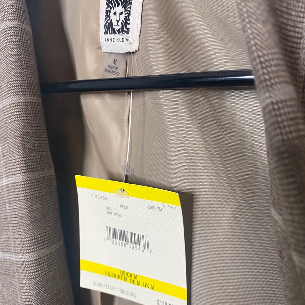 Blazer - Picture 2 of 2
